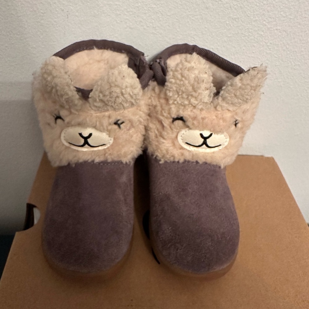 UGG Kid's Llama Stuffie Winter Boots Size 7